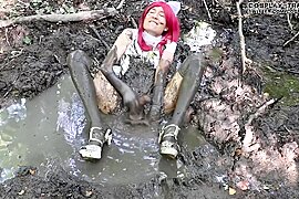 Messy Trap Cosplay Lover Maki Bride Soiling Her Dress And Masturbating In The Mud - free porn video