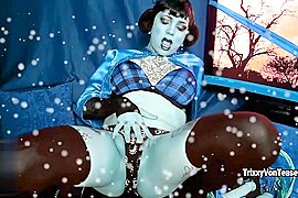 Trixxy Von Tease - SHE QUEEN WINTER VIXXEN - free porn video
