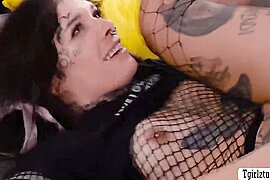 Shemale Analed By New Roommate 6 Min With Amy Nosferatu - free porn video